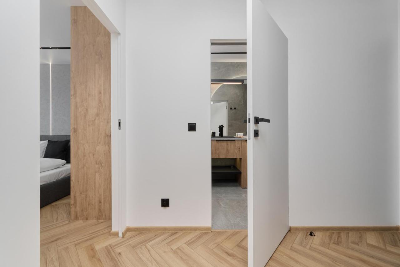 Exclusive Apartment With Balcony & Parking Wroclaw By Renters Prestige エクステリア 写真