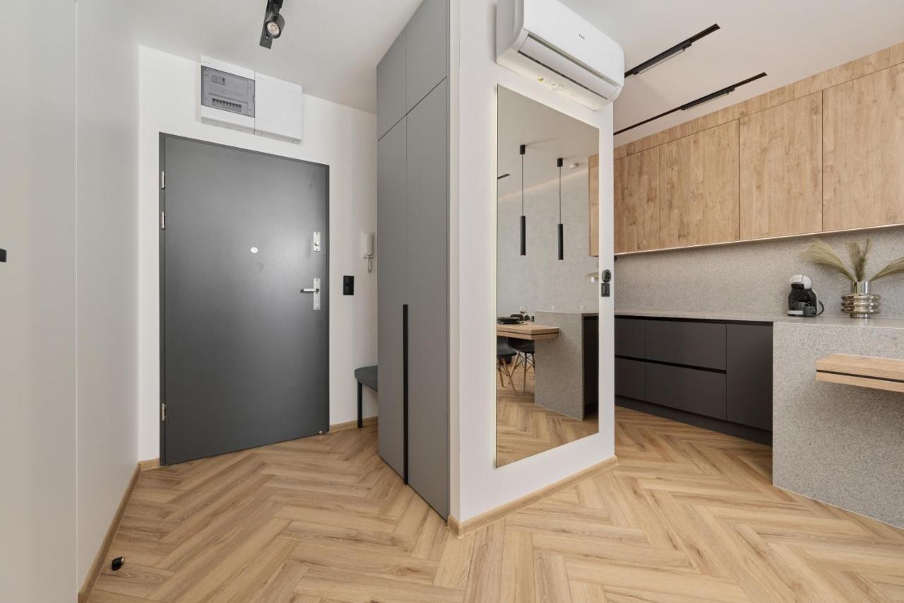 Exclusive Apartment With Balcony & Parking Wroclaw By Renters Prestige エクステリア 写真