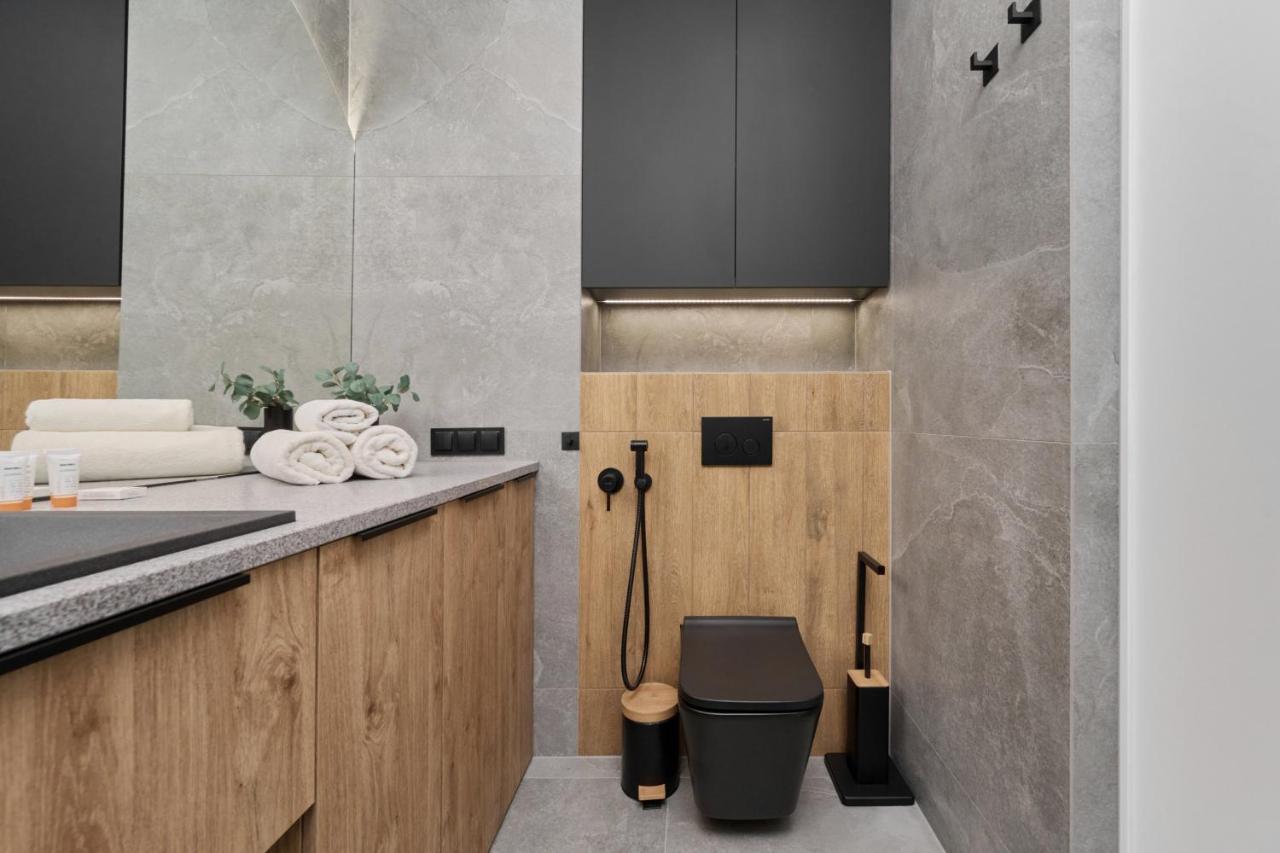 Exclusive Apartment With Balcony & Parking Wroclaw By Renters Prestige エクステリア 写真