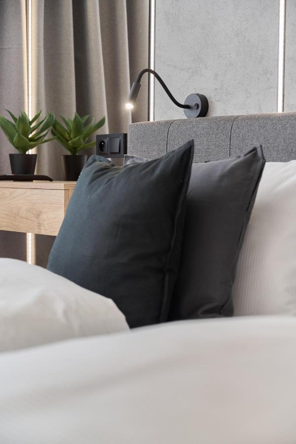 Exclusive Apartment With Balcony & Parking Wroclaw By Renters Prestige エクステリア 写真