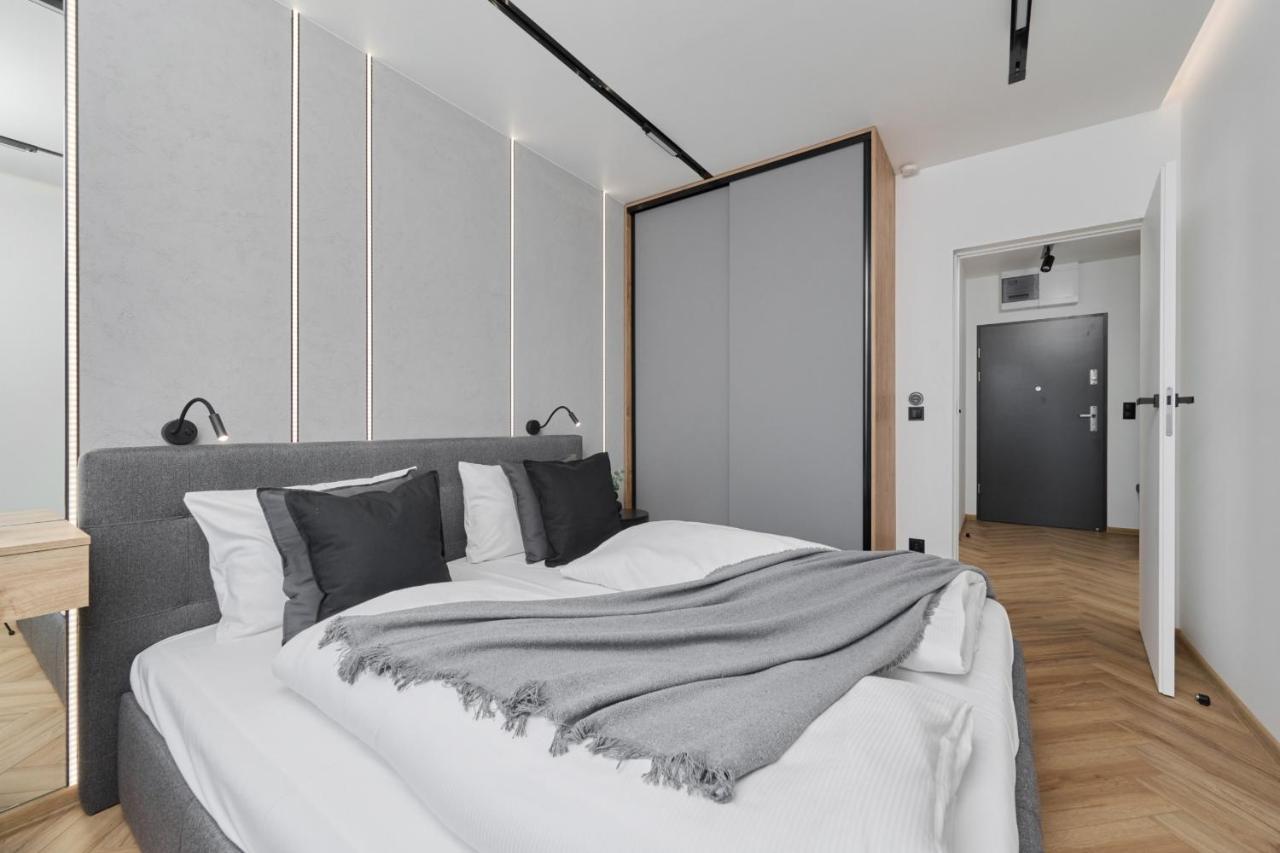 Exclusive Apartment With Balcony & Parking Wroclaw By Renters Prestige エクステリア 写真